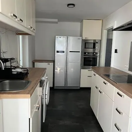 Gesamte Wohnung Mit Parkplatz Хальстенбек Экстерьер фото